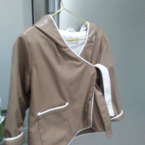 little kids ,size 2 ,champagne color,side tie mini mac jacket
